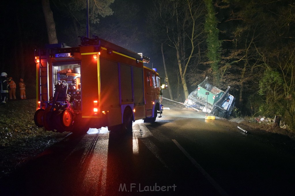 Container LKW umgestuerzt Koeln Brueck Bruecker- Dellbruecker Mauspfad P335.JPG - Miklos Laubert